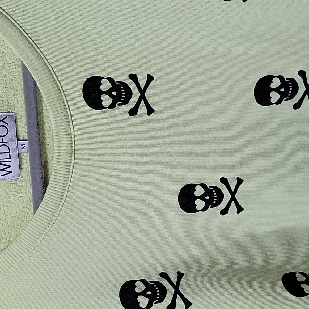 Wildfox Skull & Cross Bones Sweatshirt - Oversized Women's Medium - made in USA - Picture 2 of 16